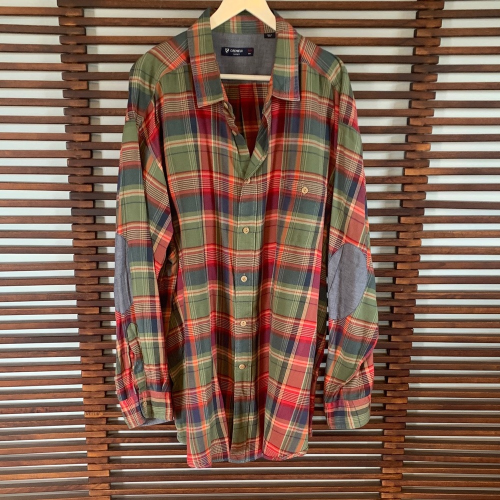 Cremieux Button-Up Shirt in Green and Red